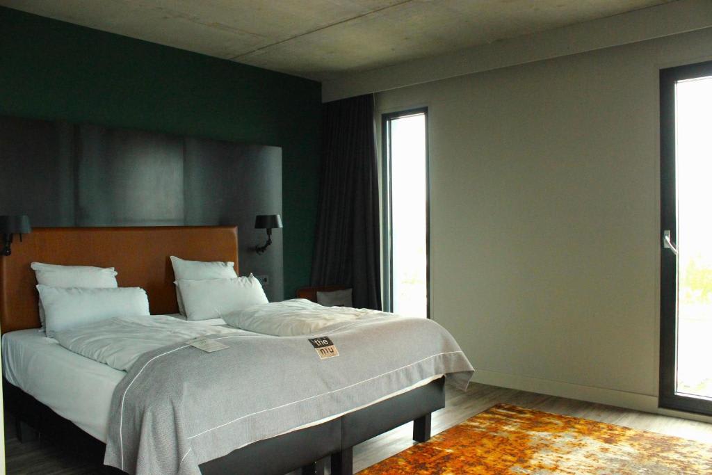 Holiday Inn - the niu, Fender Amsterdam by IHG